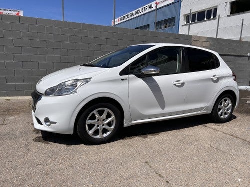 PEUGEOT 208 1.2 PureTech Style 82