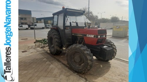 TRACTOR CASE INTERNATIONAL 685U 