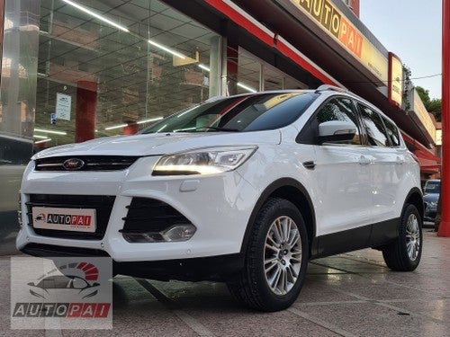 FORD Kuga 1.6 EcoB. Titanium Powershift 4x4 180