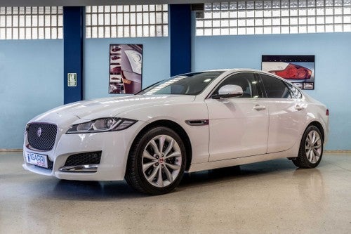 JAGUAR XF 2.0i4D Pure Aut. 180