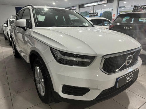 VOLVO XC40 T2 Momentum Core