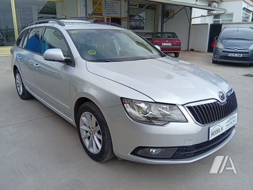 Škoda Superb 2.0 TDI CR Ambition DSG 2015, foto 1