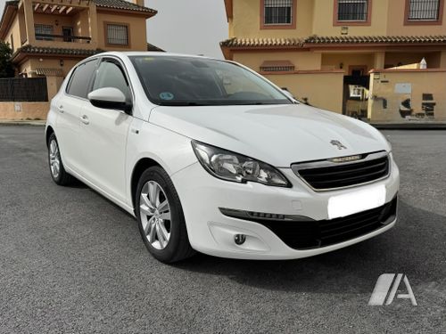 Peugeot 308 1.2 Pure Tech S&S Style 2015, foto 1
