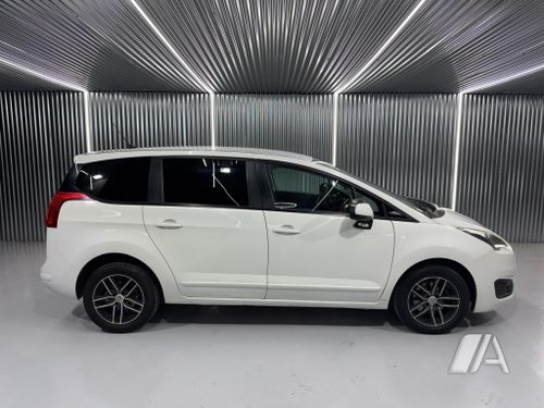 Peugeot 5008 1.2 Pure Tech S&S Style 7 pl. 2016, foto 1