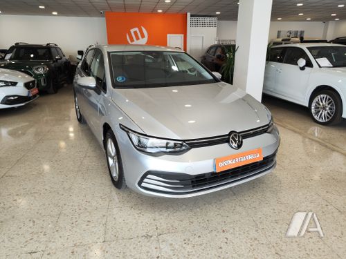 Volkswagen Golf 8 1.0 eTSI DSG 2024