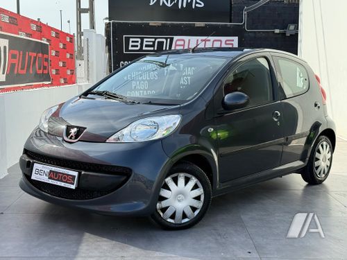 Peugeot 107 1.0i Urban Move 2 2 Tronic 3p 2007, foto 1