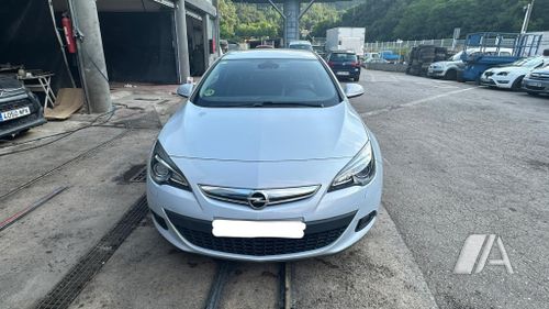 Opel Astra GTC 2.0 CDTi S/S Sport 2011