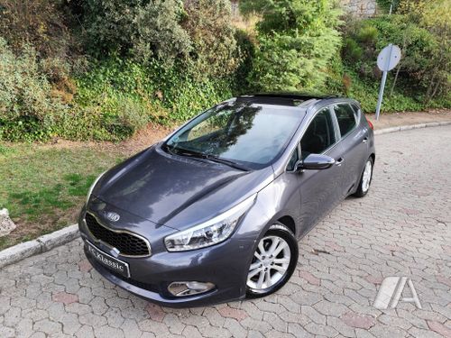 Kia cee'd 1.4 CRDi WGT 5P Drive 2012