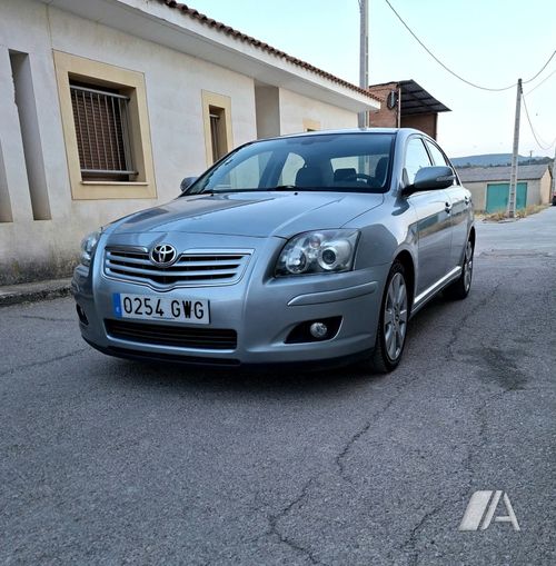 Toyota Avensis 2.2 D-4D Executive 2008, foto 1