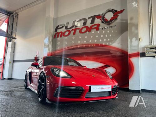 Porsche Cayman 2020, foto 1