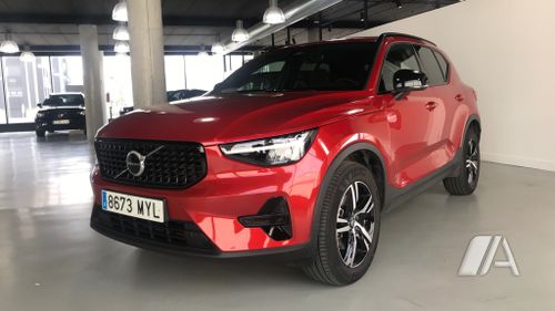Volvo XC40 B3 (gasolina) Plus Dark Automático 2025