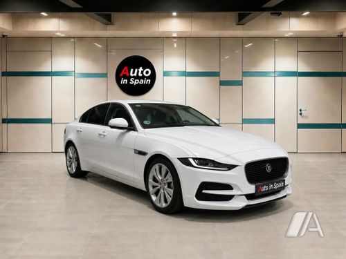 Jaguar XE 2.0D MHEV RWD Auto R-Dynamic Black 2022, foto 1