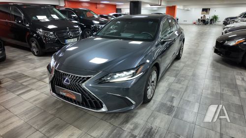 Lexus ES 300h LUXURY 2021