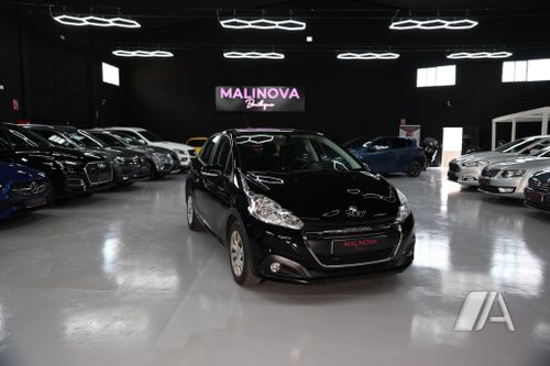 Peugeot 208 1.2 5P Tech Edition PureTech S&S MAN 5 Vel. 2018, foto 1