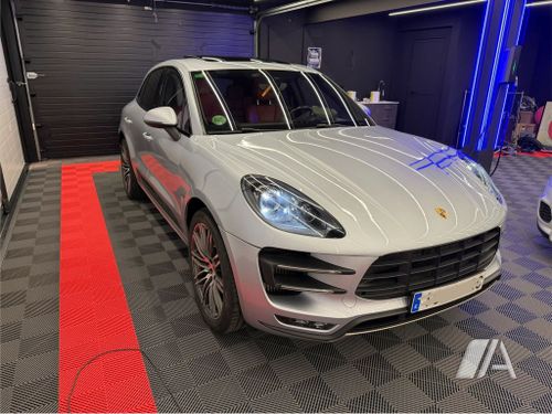 Porsche Macan Turbo 2016