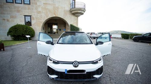 Volkswagen Golf 2023, foto 1