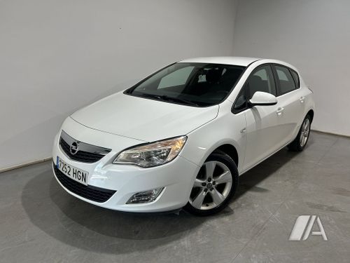 Opel Astra 1.6 Enjoy 2011