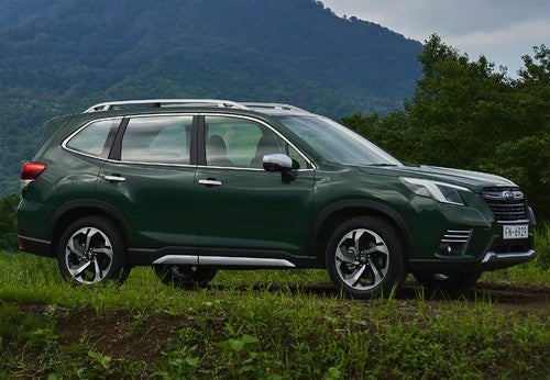 SUBARU Forester 2.0i Hybrid Touring CVT