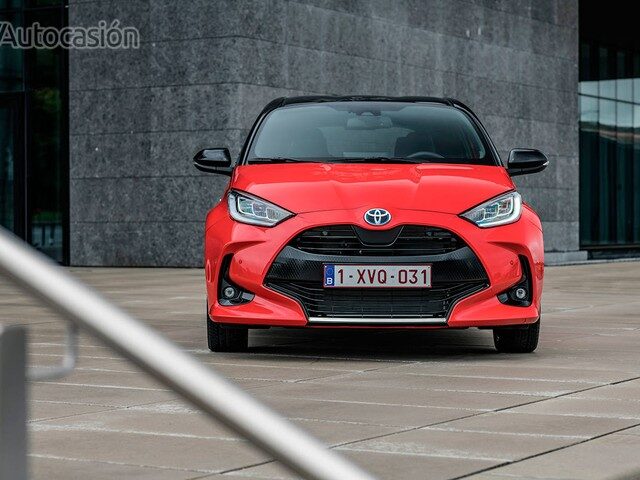 Primera Prueba Del Nuevo Toyota Yaris Hybrid 2021: Qué Grande | Autocasión