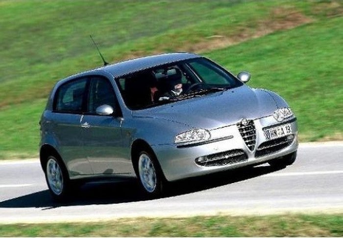 ALFA ROMEO 147 1.6 Distinctive 5p 2002 Ficha técnica
