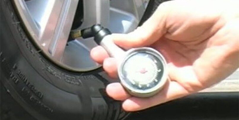Cómo comprobar bien la presión de los neumáticos