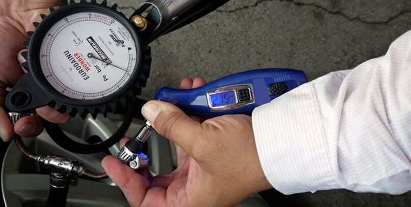 A examen: manómetros de las gasolineras. ¿Puedes fiarte?