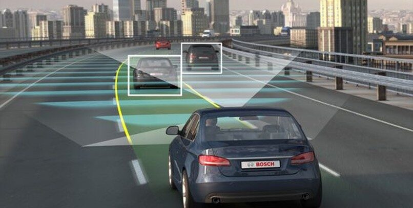 Bosch apura el desarrollo del piloto automático para coches
