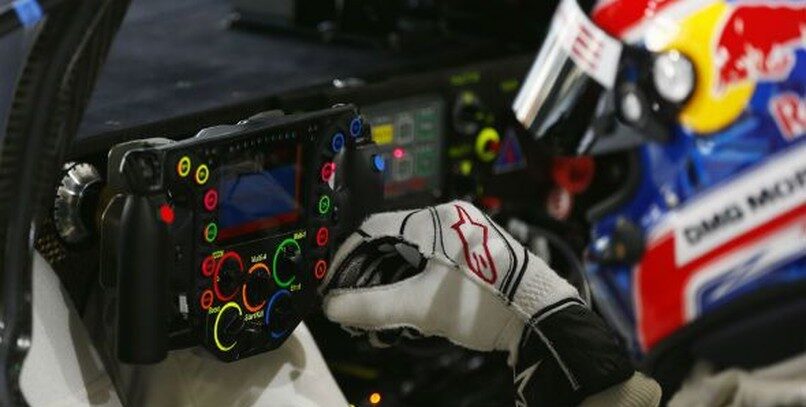 Así es el volante del Porsche de Le Mans