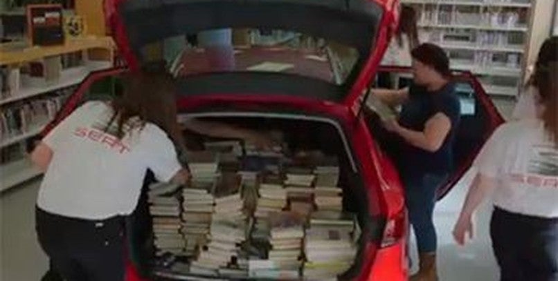 Cómo se meten más de 1.000 libros en un Seat León X-Perience