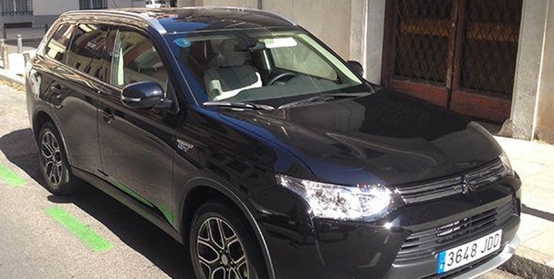 Distintivo azul de cero emisiones para el Mistubishi Outlander PHEV