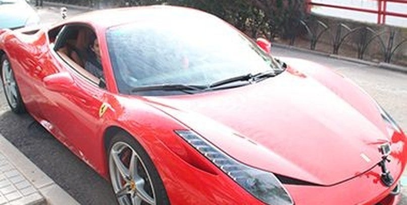 Cómo Cabify recoge a sus clientes en un Ferrari en vídeo