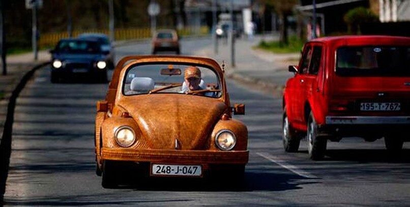 Conduce su VW Beetle de madera