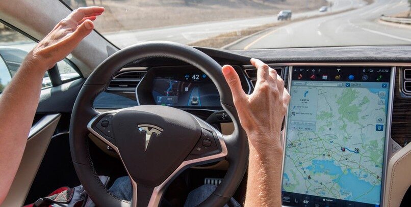 Tesla quita “piloto automático”
