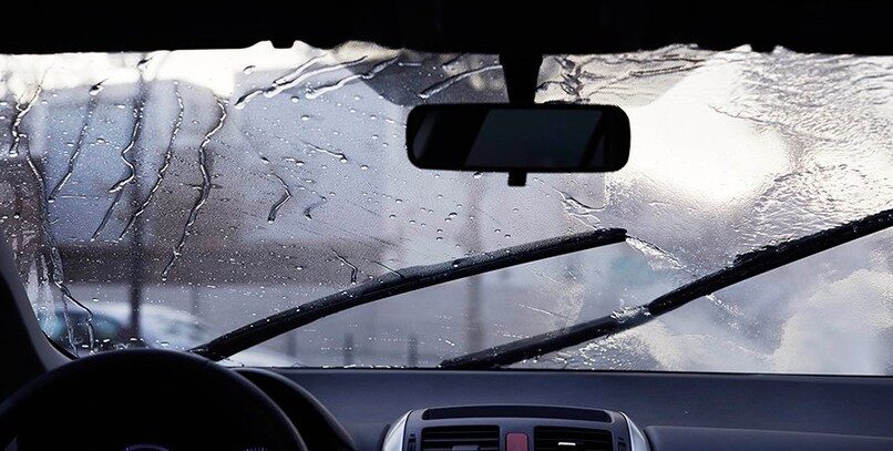 10 claves para conducir con lluvia: ¡ojo a la gota fría!