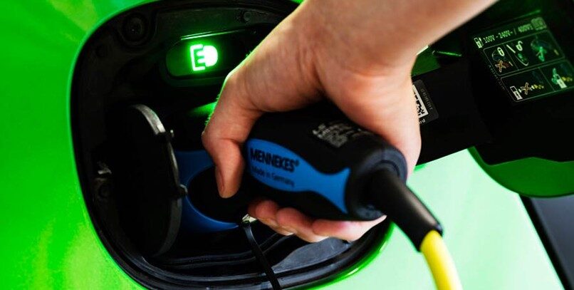 Alquilar o comprar las baterías de un coche eléctrico: ¿qué es mejor?