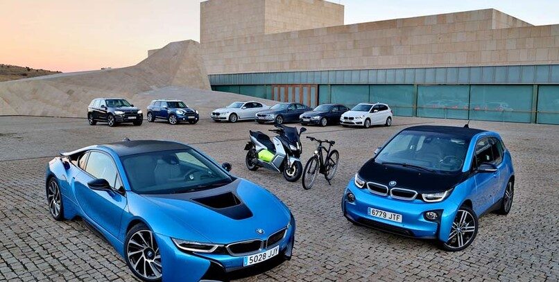 BMW saca pecho con su gama de vehículos electrificados para el futuro