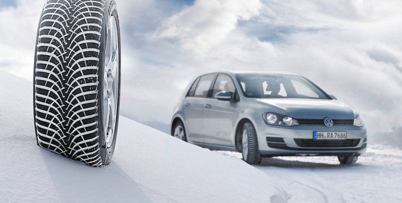 Por qué agarra un neumático de invierno sobre el hielo o la nieve