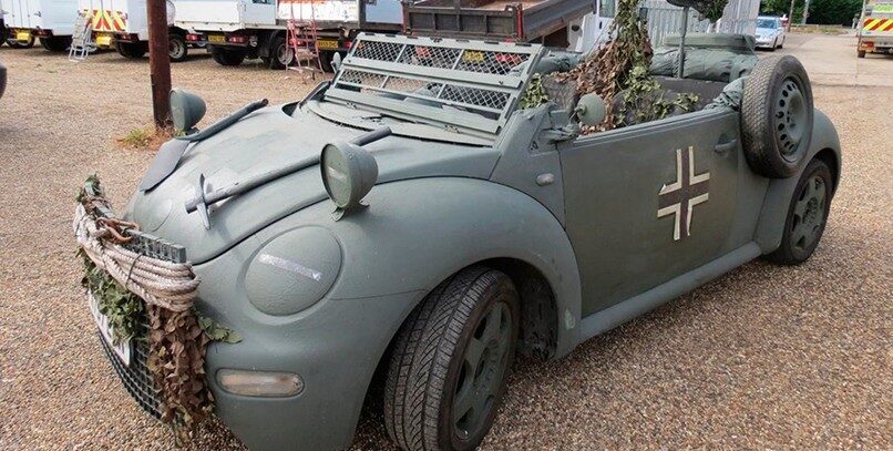 Este peculiar VW New Beetle Cabrio busca dueño