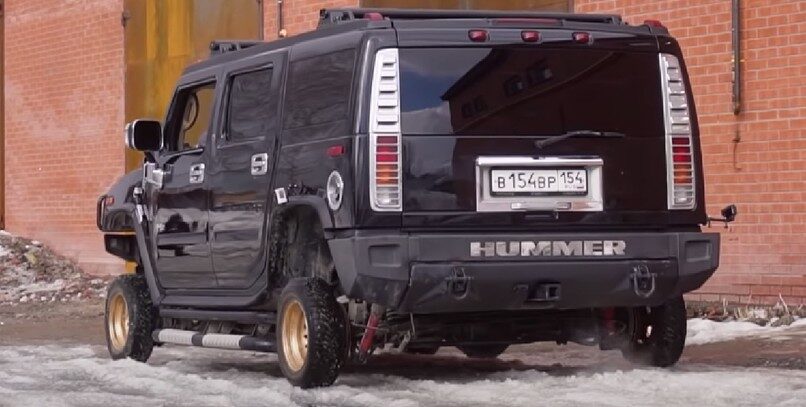 VÍDEO | Un Hummer con llantas de 13 pulgadas es lo más absurdo que verás hoy
