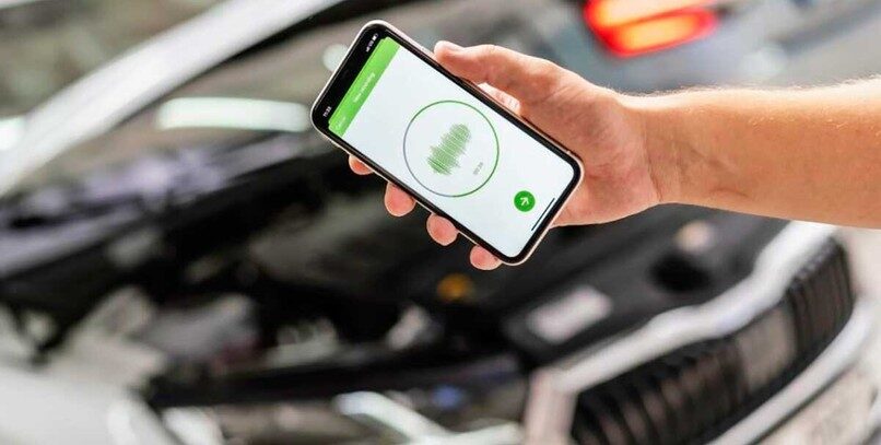 Skoda lanza una app que “escucha” e identifica las averías de tu coche