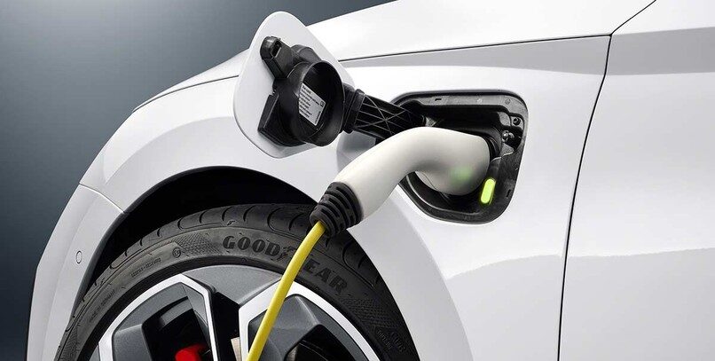 Los Administradores de Fincas denuncian que se promueva el coche eléctrico sin controlar el precio de luz