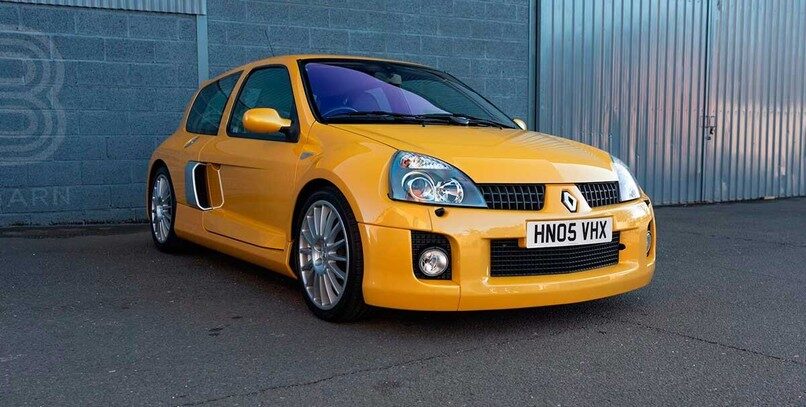 Renault Clio V6, la estrella de una subasta de 16 coches míticos de Renault