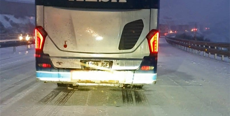 Qué hacer si te quedas atrapado en el coche en una nevada