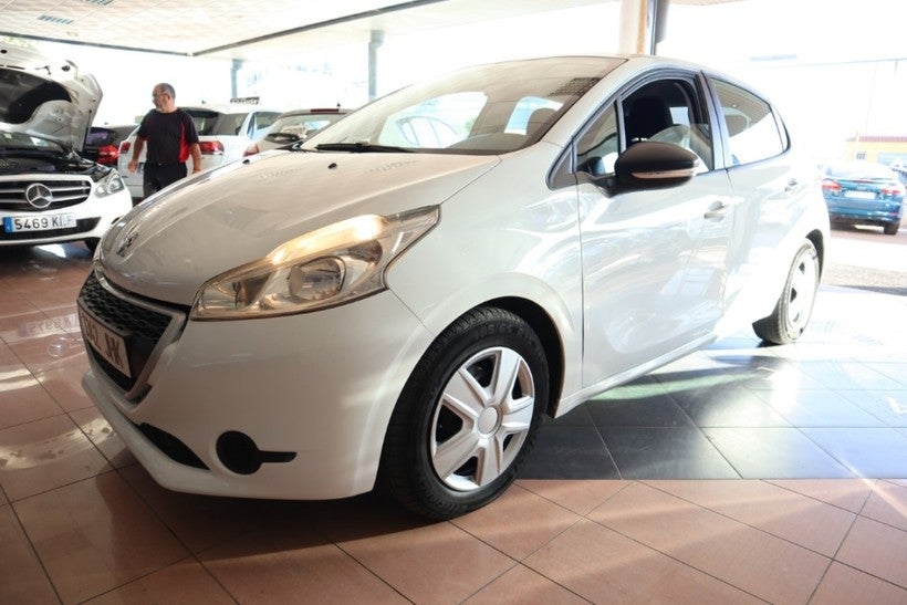 PEUGEOT 208 1.4HDi Style