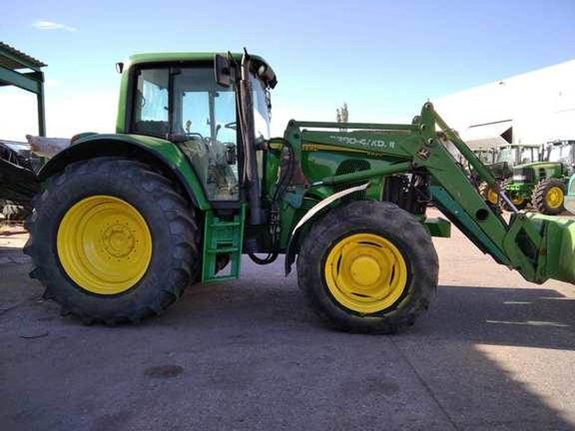 John Deere 6820