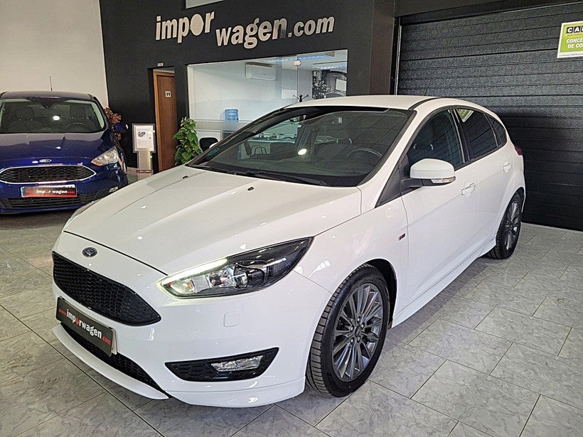 FORD Focus 1.5TDCi ST-Line Black&Red Ed. 120