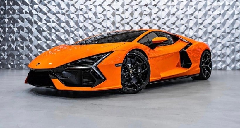 LAMBORGHINI Revuelto 