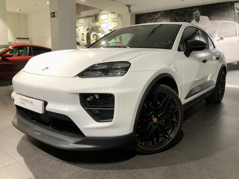 PORSCHE Macan 4