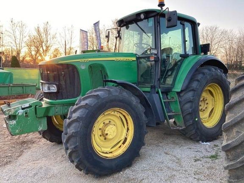 John Deere 6820