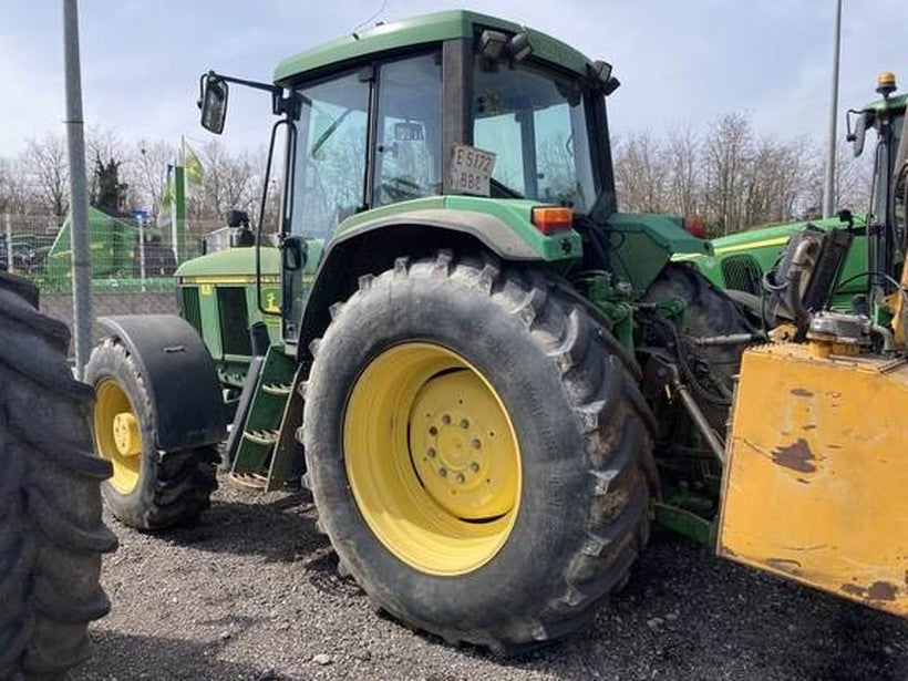 John Deere 6910